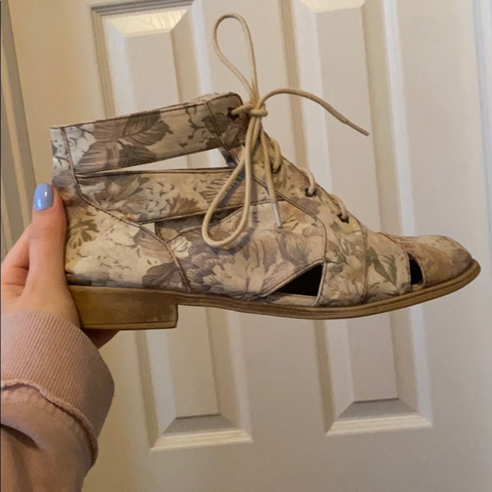 Floral cut out booties! Star shaped eyelets!